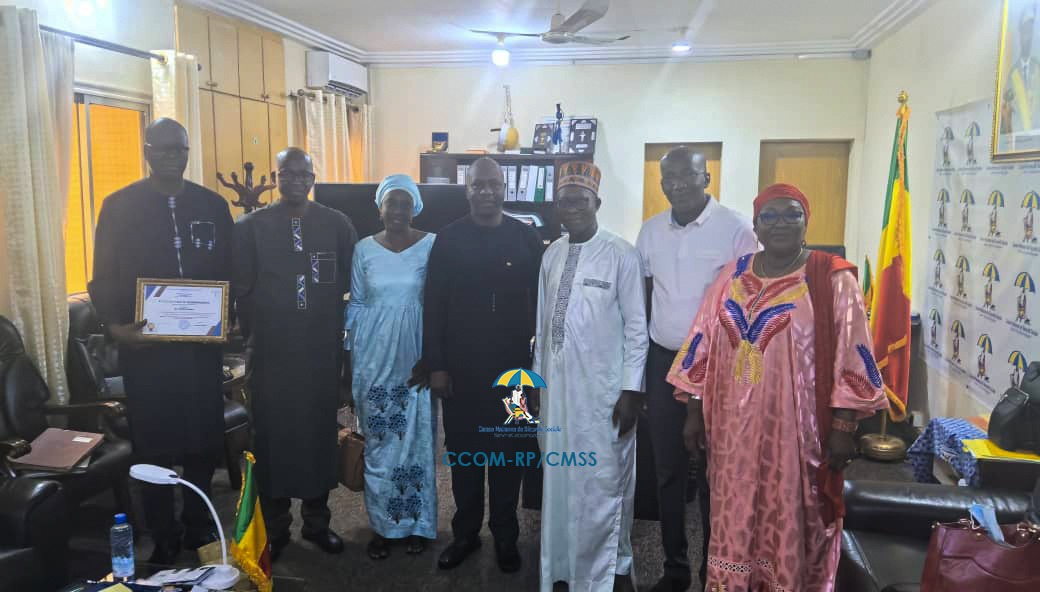 Reconnaissance : La SOMASST venue remercier le DG de la CMSS pour son soutien.