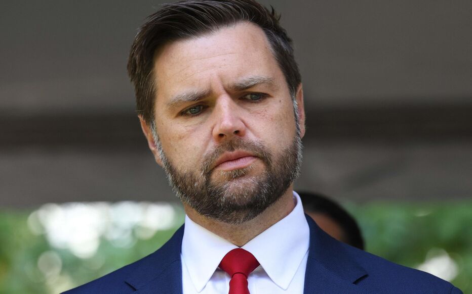 «Ils mangent des chats» : J.D Vance, le colistier de Donald Trump, le soutient malgré la polémique
