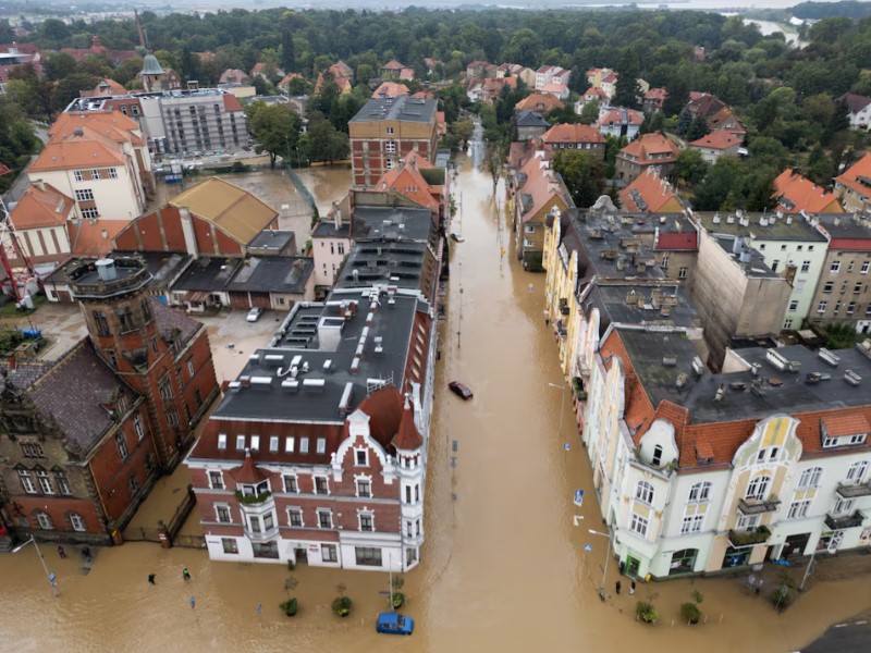 Les inondations en Europe centrale laissent des traces de dégâts ; de nouvelles zones en état d'alerte