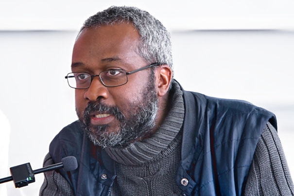 Les bases militaires étrangères et le franc CFA sont des dénis de la démocratie en Afrique, selon l’historien Amzat Yabara