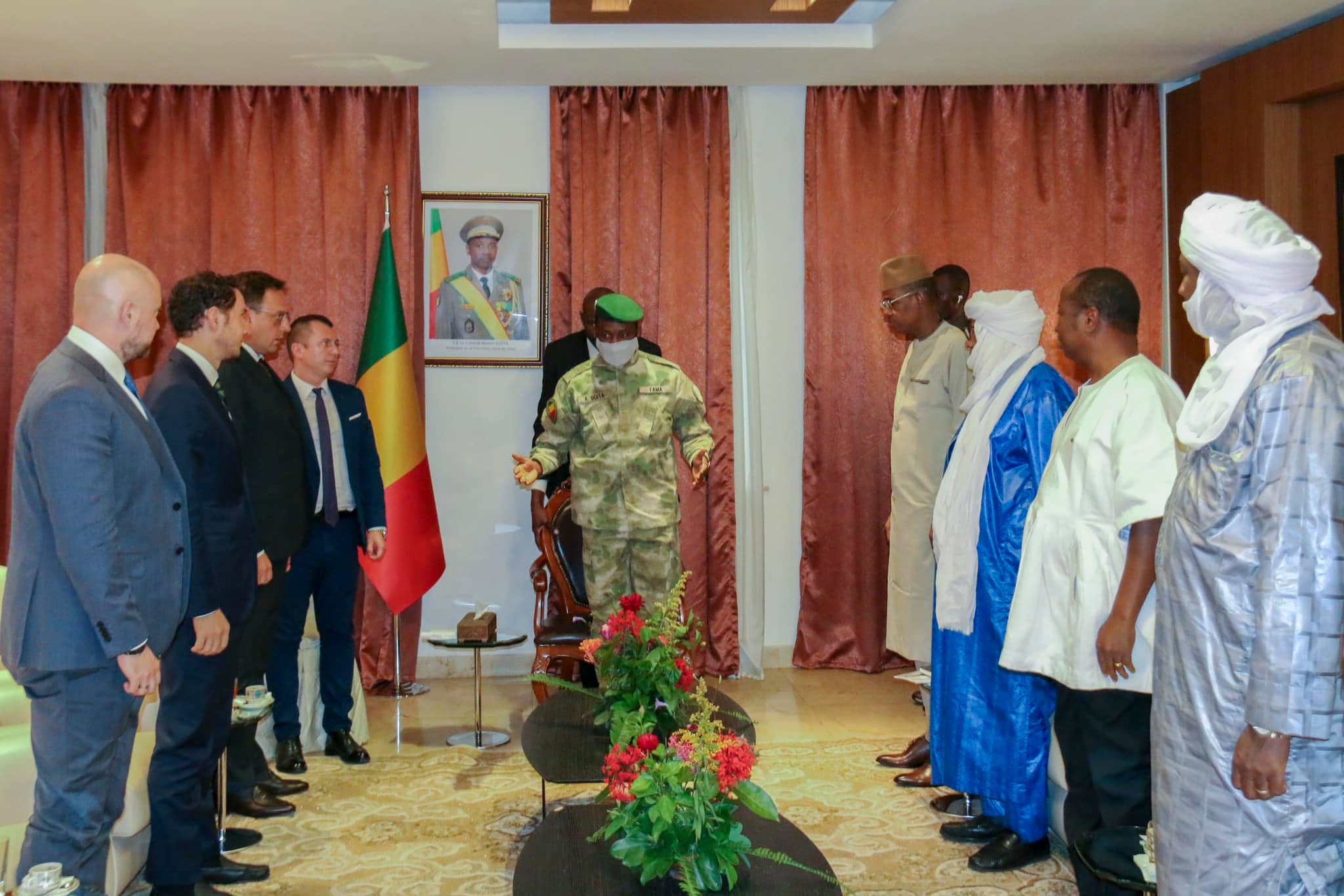 SOUVERAINETÉ NUMÉRIQUE ET SÉCURITÉ : Le Président de la Transition, le Colonel Assimi GOÏTA reçoit les ministres de l’AES et Glavkosmos pour un projet satellitaire