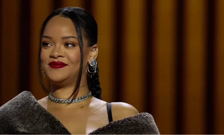 « Être maman est un sport olympique » dixit Rihanna qui embauche une femme pour la protéger
