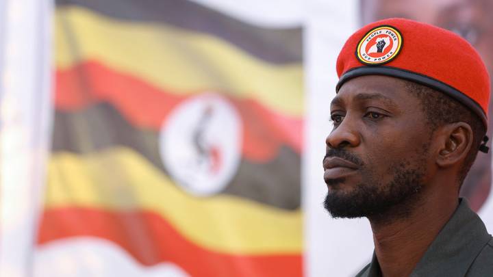 Le chanteur ougandais Bobi Wine annonce sa candidature à la présidentielle de 2026