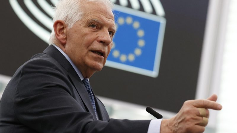 Borrell appelle à autoriser l'utilisation d'armes occidentales pour frapper les aéroports russes