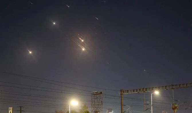 L'Iran a tiré des missiles sur Israël, deuxième attaque en six mois