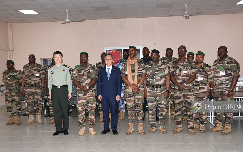Coopération Sino-malienne : l’École de Guerre du Mali reçoit de nouveaux équipements bureautiques