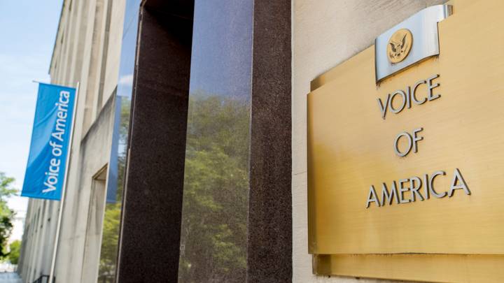 Burkina: VOA interdit de diffusion pendant trois mois