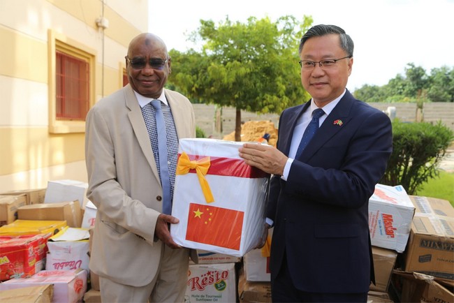 Pour les victimes des inondations : La Chine apporte une aide de 1,724 milliard de F CFA