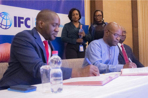 Pour être compétitive et s’aligner sur les standards internationaux : Sama Money et la SFI du groupe de la Banque Mondiale signent une convention de partenariat