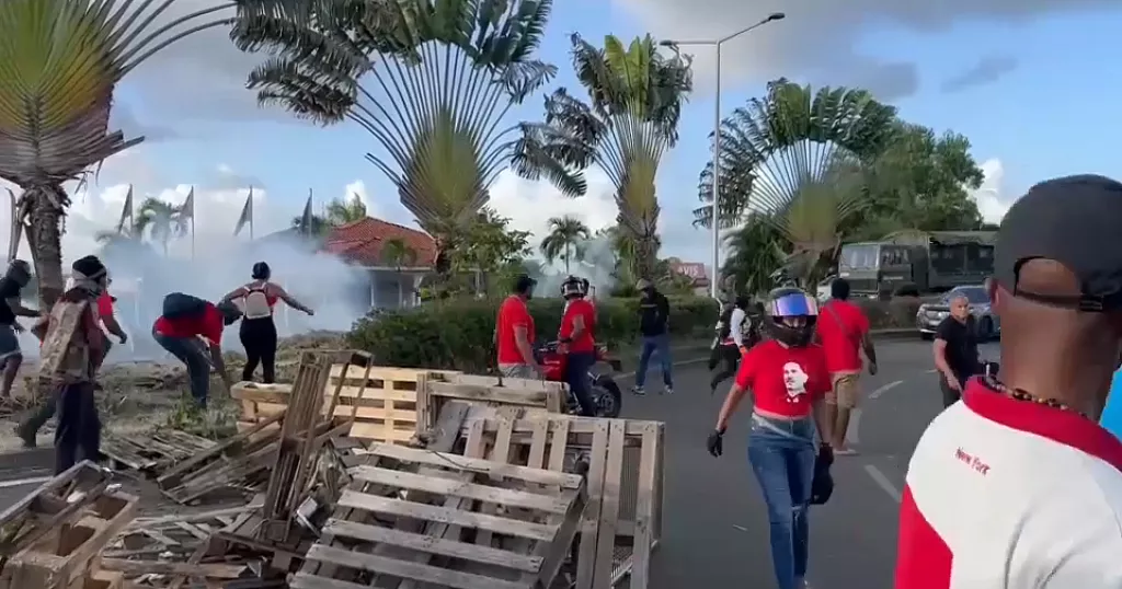 Malgré le couvre-feu, la Martinique reste en proie aux violences