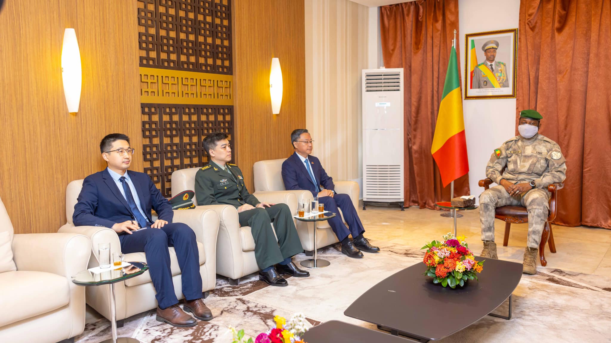 Suivi des Accords du FOCAC 2024 : Le Président de la Transition reçoit l’Ambassadeur de Chine en audience