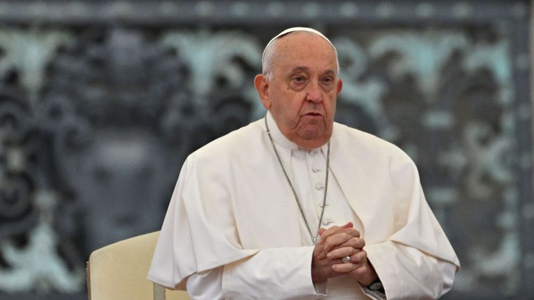 "C’est moche quand la femme veut faire l’homme" : plus de 500 personnes demandent à être débaptisées en Belgique après les propos du pape François