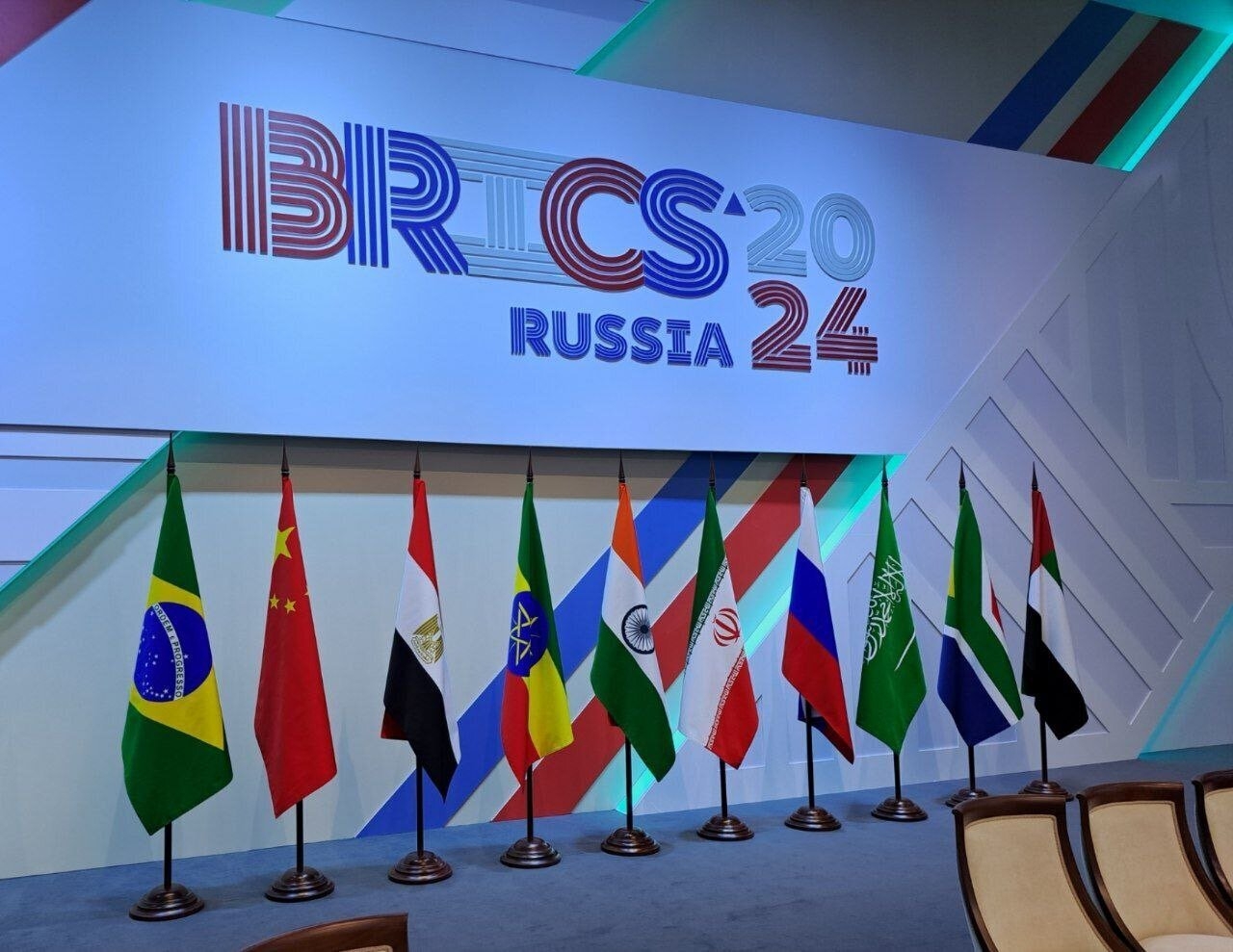 Pourquoi les BRICS veulent "dé-dollariser" l’économie mondiale ?