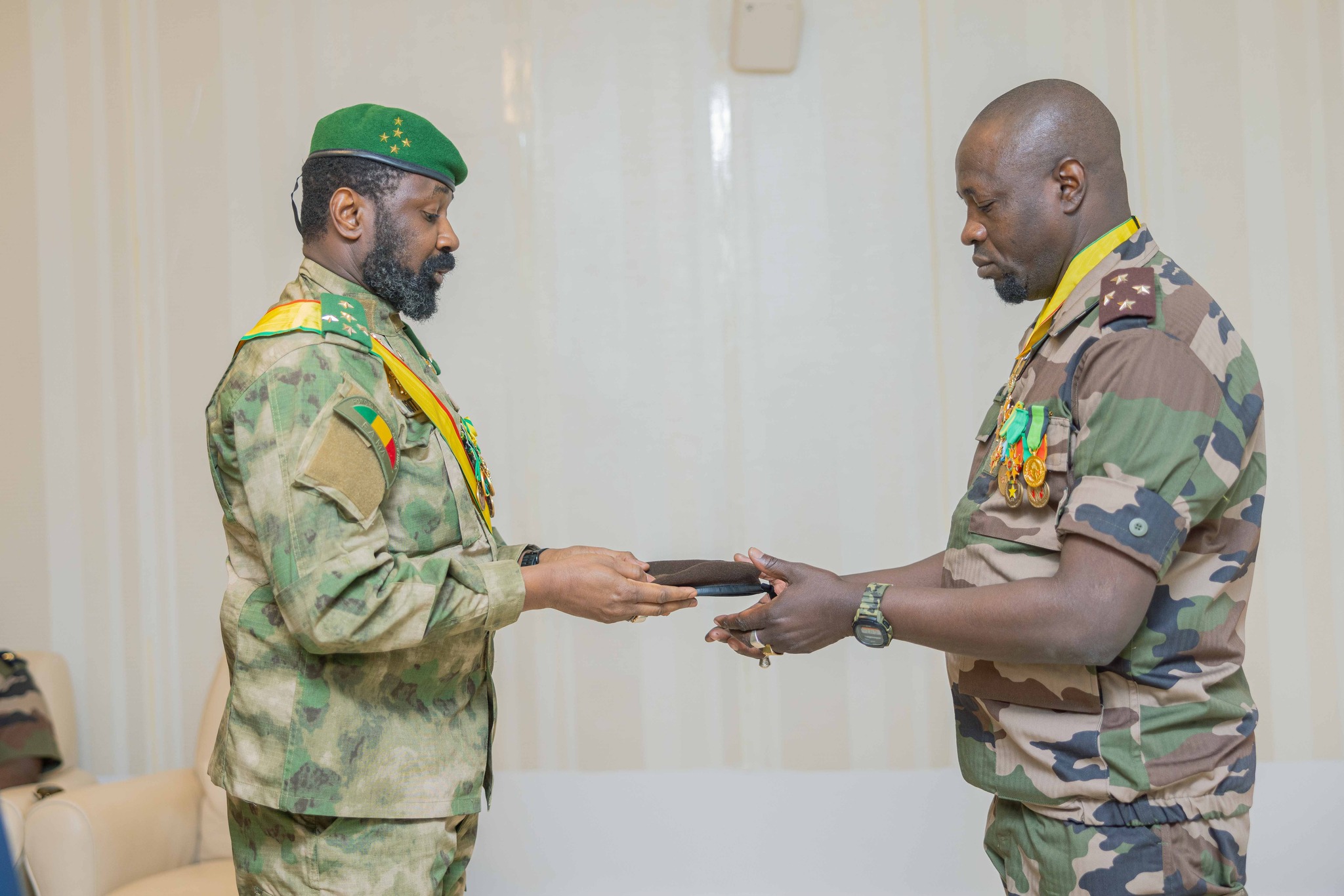 Mali : Le général Modibo KONÉ a reçu ses galons