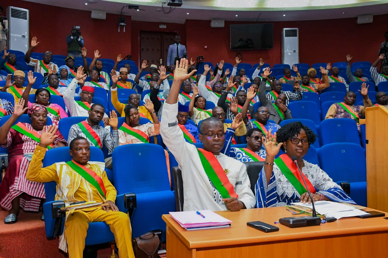 Burkina Faso : le parlement adopte une nouvelle devise pour le pays