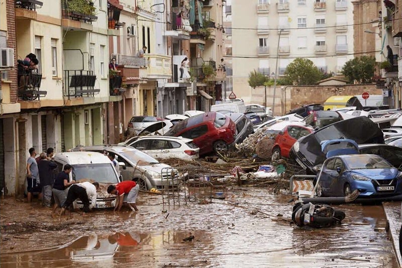 Espagne : le bilan des inondations passe à 205 morts alors que les opérations de secours se poursuivent