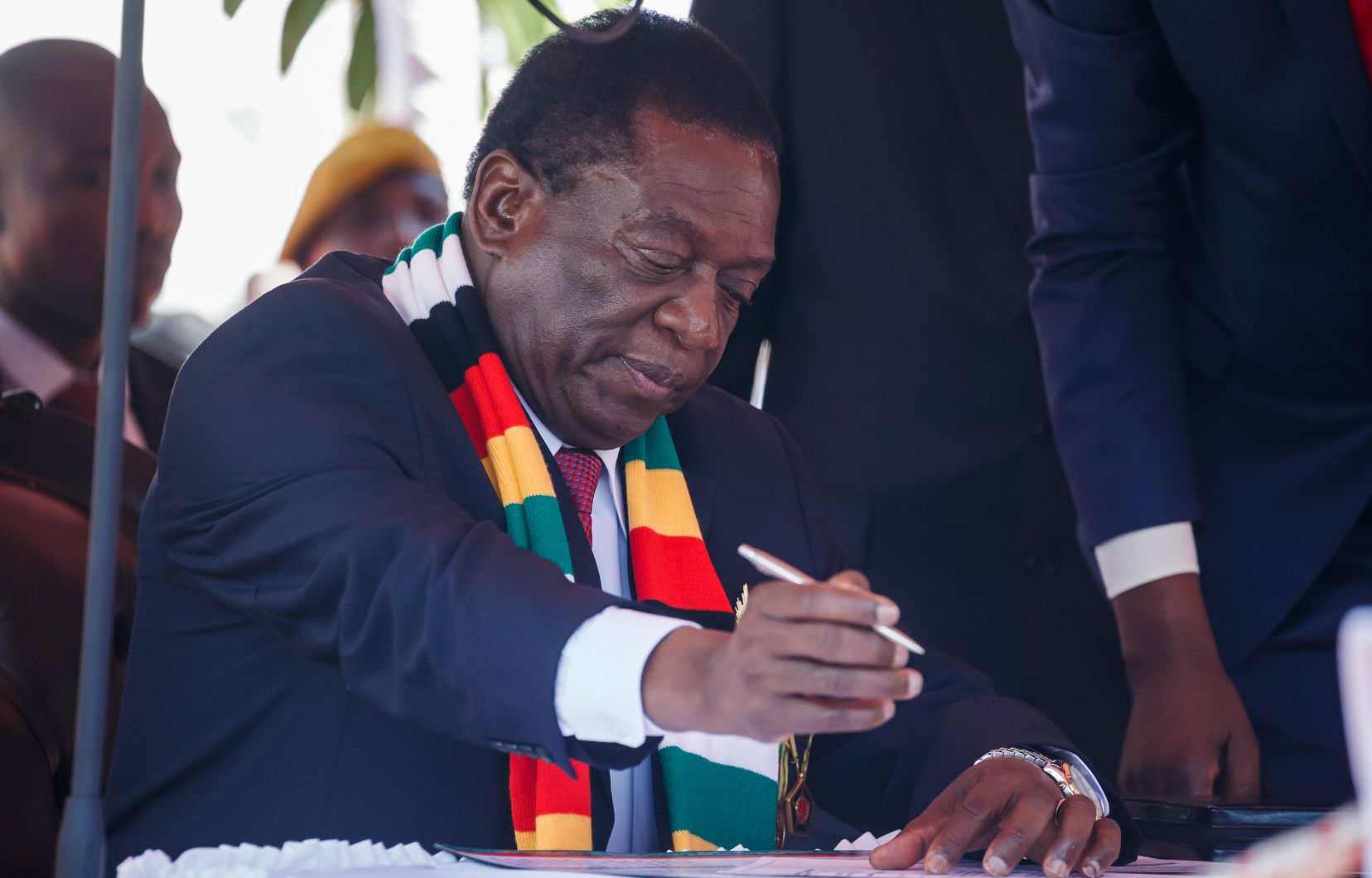 Le président zimbabwéen demande des réparations au Royaume-Uni pour les injustices coloniales