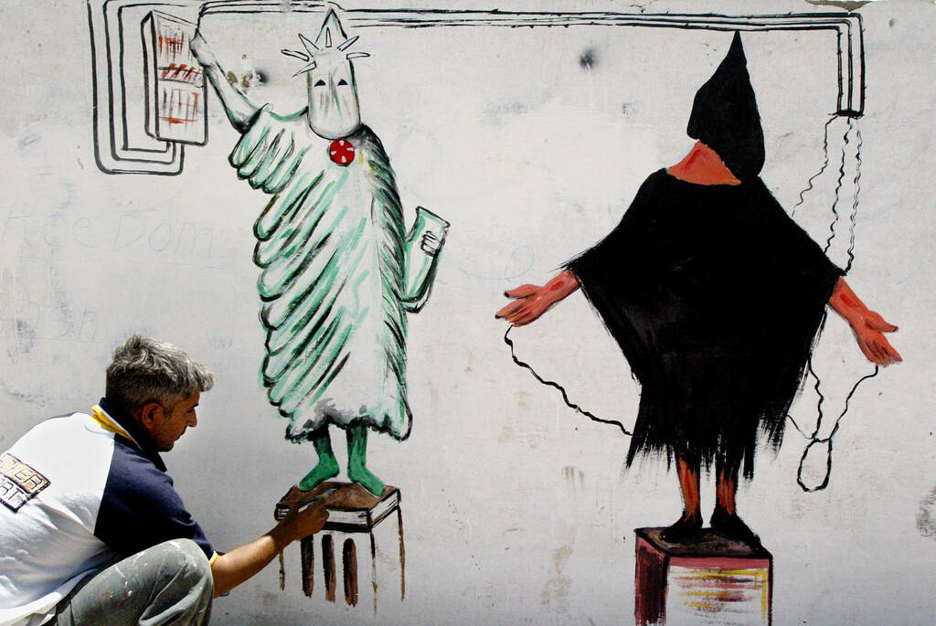 Tortures : Un sous-traitant de l’armée américaine condamné à verser 42 millions de dollars à des Irakiens détenus à Abou Ghraib