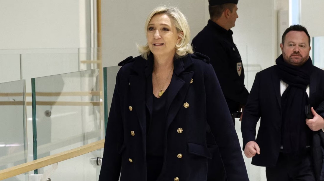 Procès des assistants parlementaires du FN : cinq ans de prison dont trois avec sursis et cinq ans d'inéligibilité requis contre Marine Le Pen