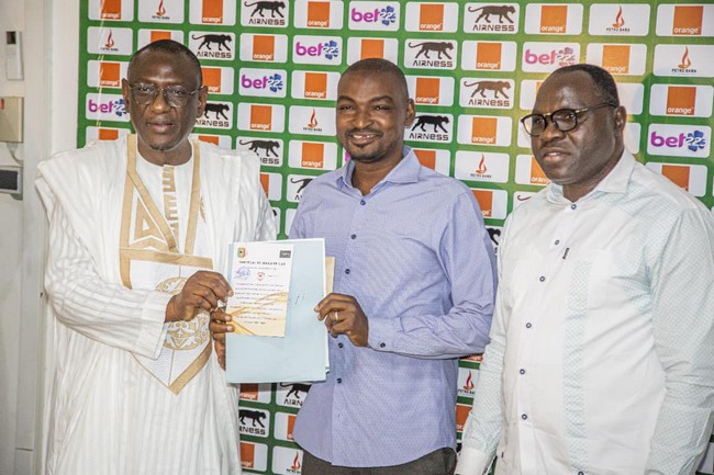 Championnat professionnel : Les 14 clubs reçoivent leurs licences