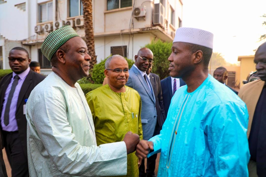 Le premier ministre en visite à l'énergie du Mali 