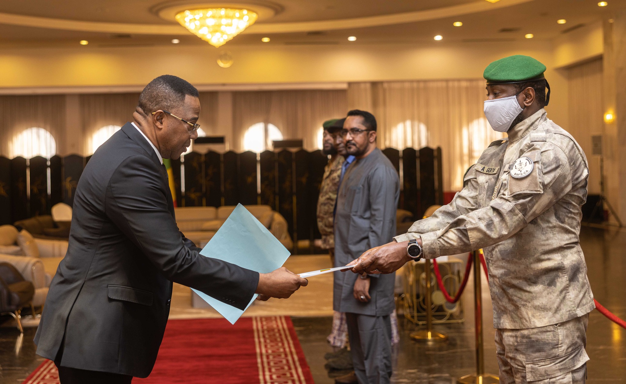 Diplomatie : Six nouveaux ambassadeurs s’installent 