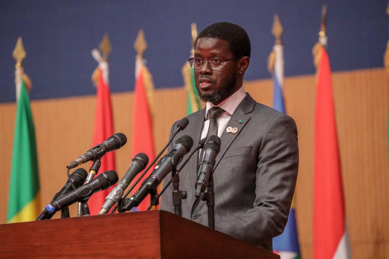 «Un f…, un imb…, un s…» : un ancien militaire français insulte Diomaye Faye devant un gendarme