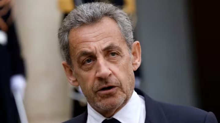 Nicolas Sarkozy déplore un « spectacle affligeant » après la nomination de François Bayrou à Matignon