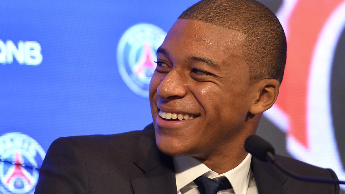 Football: Paris s'impose 4-1 à FC Barcelone en match aller des 8es de finale de la Ligue des champions, avec notamment un triplé de Mbappé