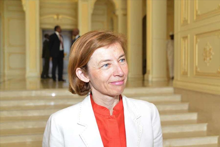 En visite au Mali, la ministre Française des Armées Florence Parly persiste et signe: “On ne peut pas dialoguer avec les groupes djihadistes qui n’ont pas renoncé au combat terroriste”