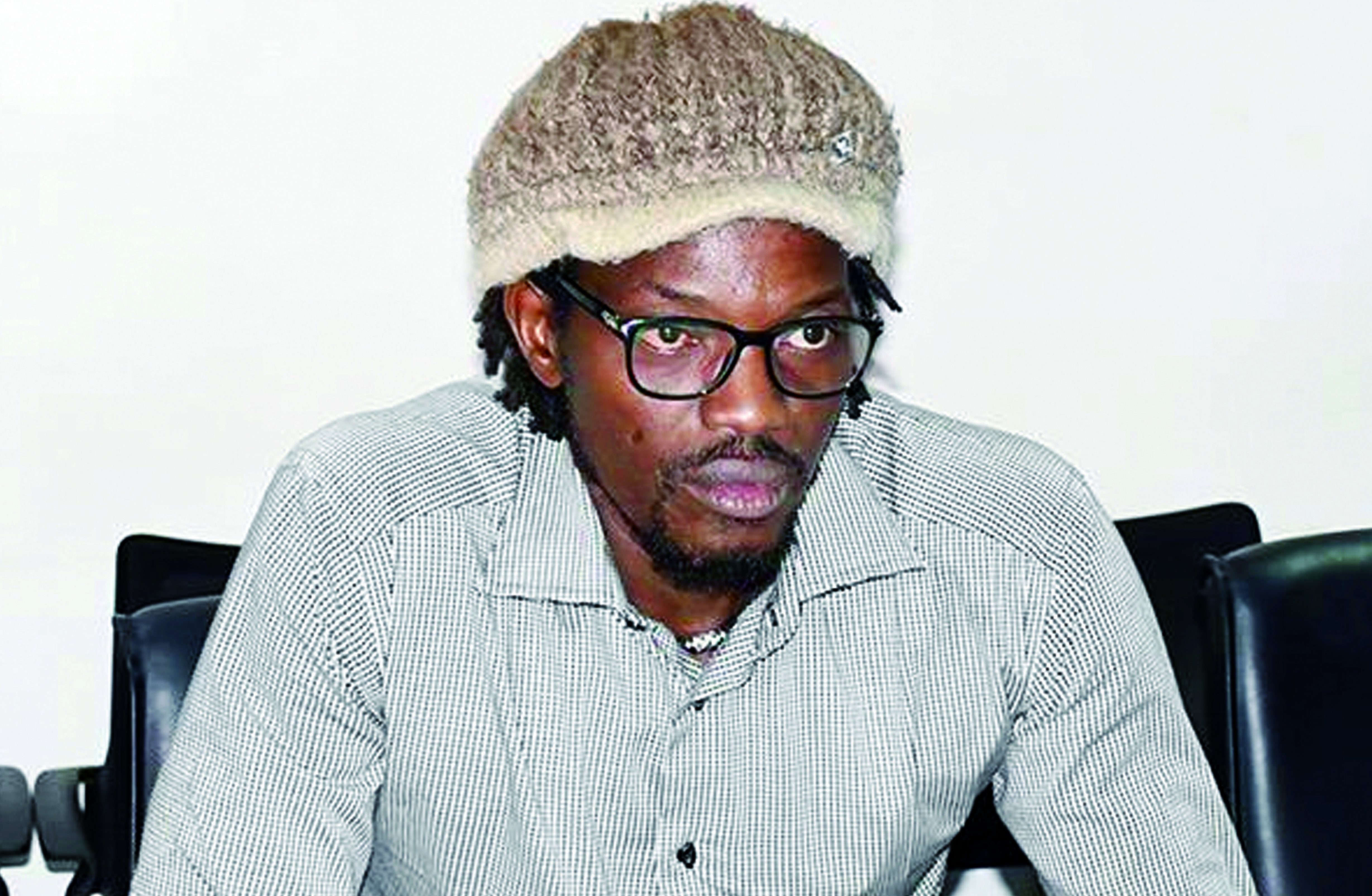 Mali : Le chroniqueur Ras Bath arrêté par la Sécurité d’État, selon le CDR