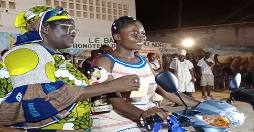 Côte d’Ivoire : Une étudiante remporte le prix de la meilleure femme Sénoufo au festival Sénang